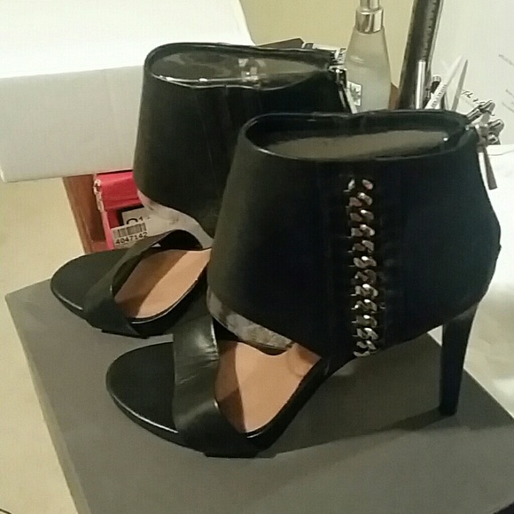 Vince Camuto Shoes - Trade bundle for bernardmmb Vince Camuto Freya